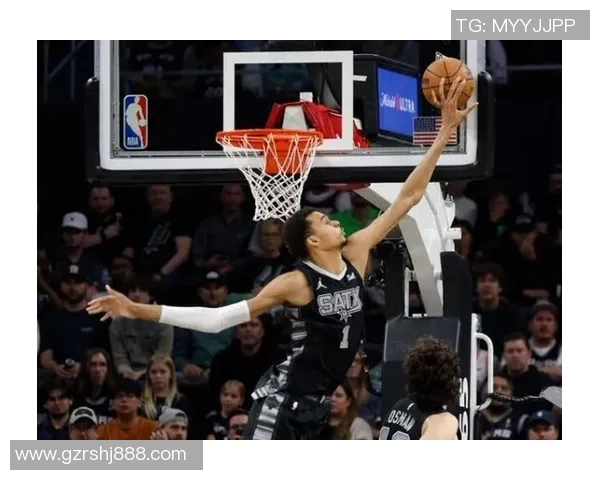 文班亚马首场比赛表现惊人五次盖帽并隔扣字母哥引发广泛关注