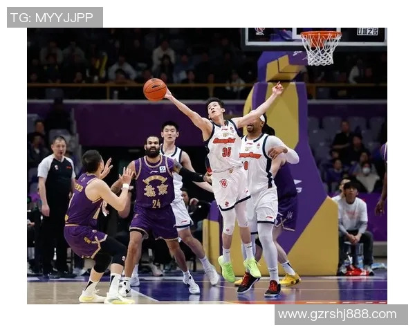 北京首钢与浙江广厦控股激战正酣谁将赢得这场篮球巅峰对决