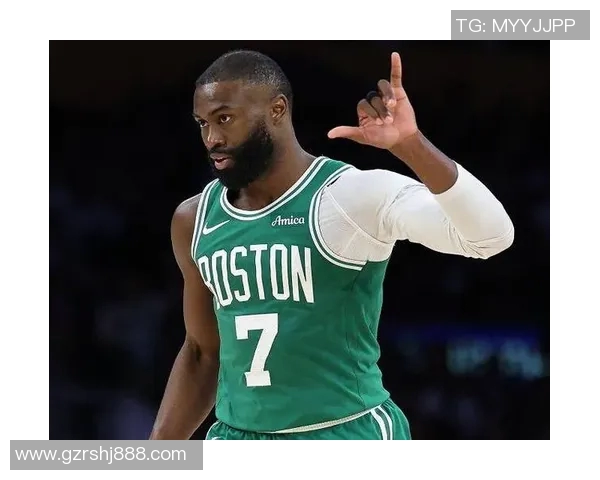 杰伦布朗如何在NBA赛场上展现领导力与卓越表现 杰伦布朗如何在NBA赛场上展现领导力与卓越表现